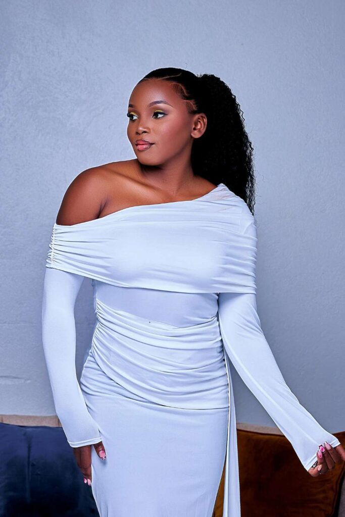 Classy-holiday-outfit-ideas-for-women-effortless-and-stylish-fall-looks-perfect-for-festive-gatherings.