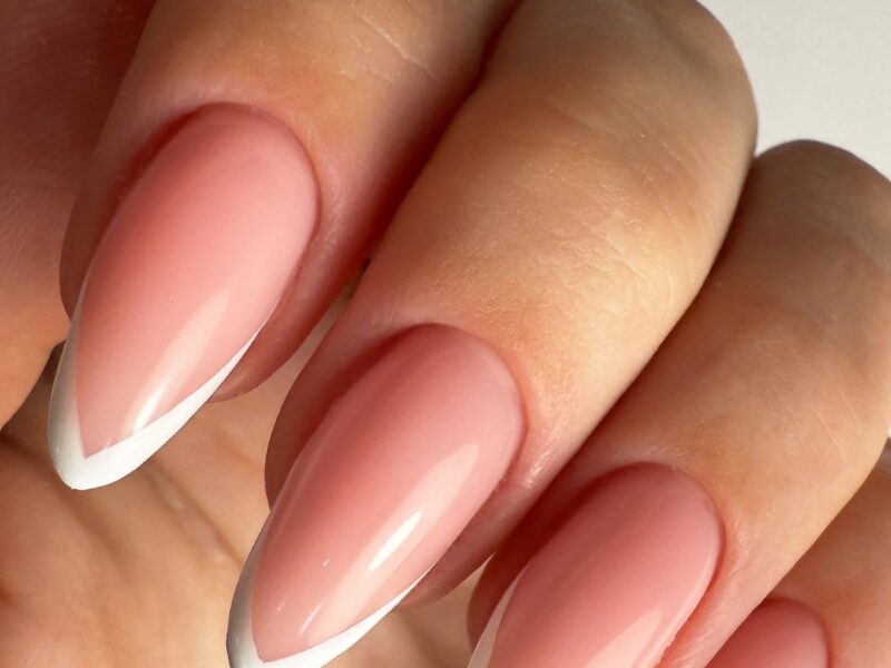Featured-image-on-Spring-French-Tip-Nails