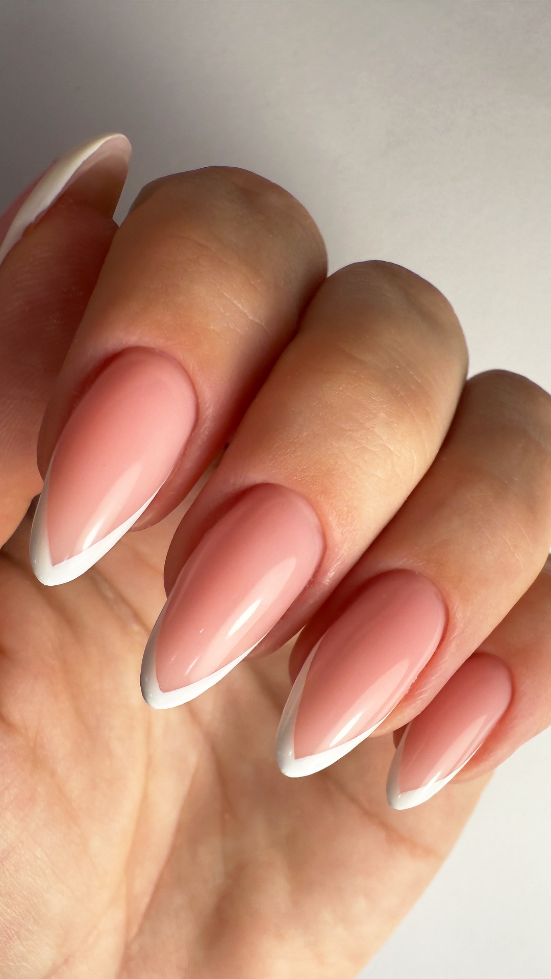 Featured-image-on-Spring-French-Tip-Nails