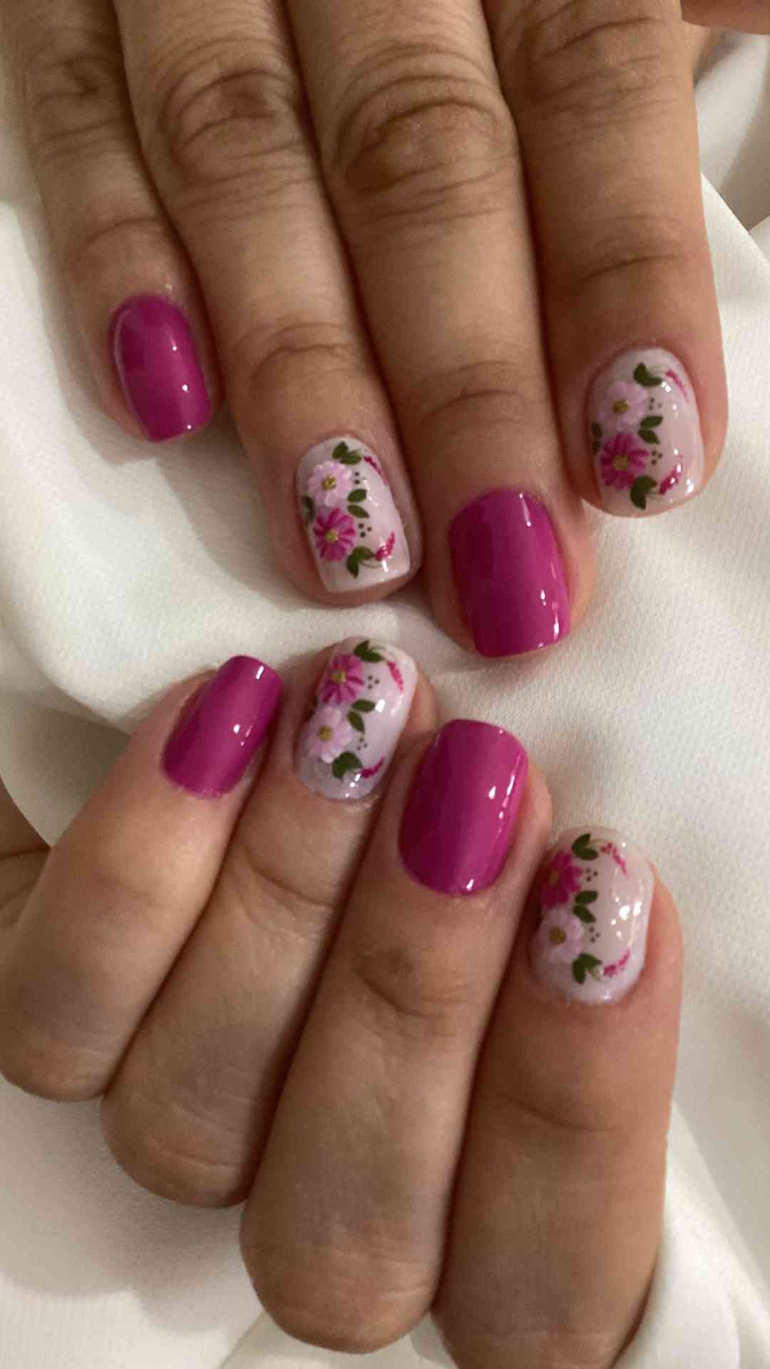 Floral-Nail-Art-for-Mother's-Day-A-Detail-That-Turns-Your-Nails-Into-Something-Genuinely-Memorable