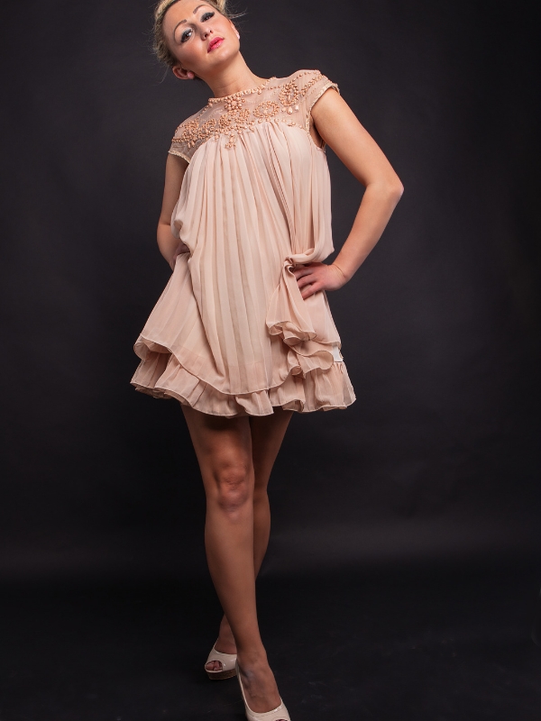 Flowy-Floral-Midi-Dress-With-Strappy-Heels-for-a-Romantic-Spring-Evening