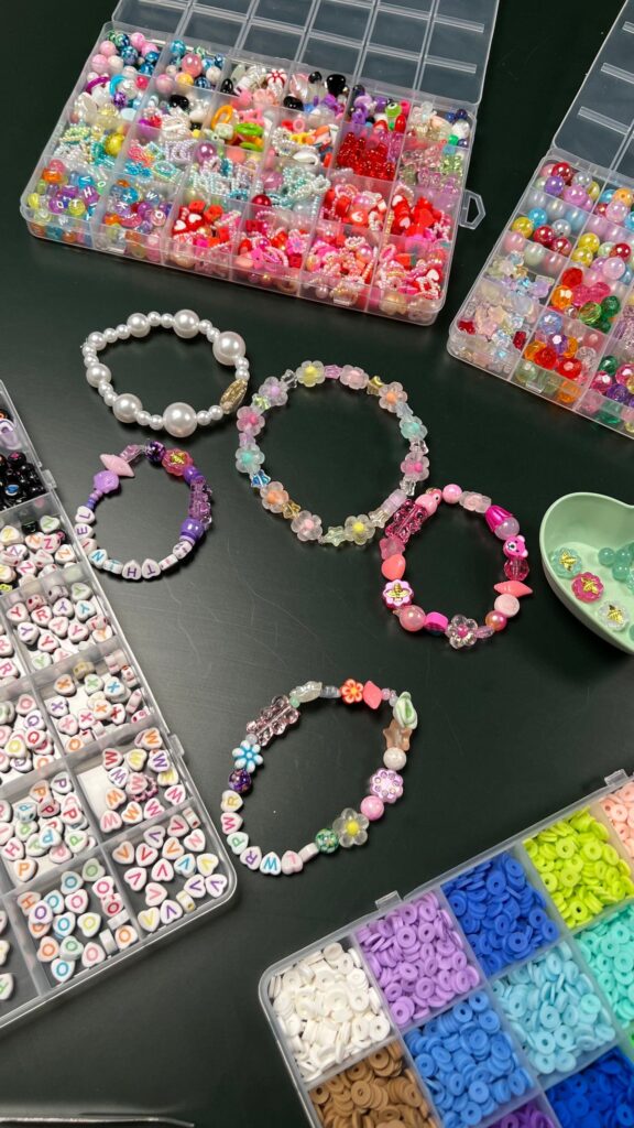 Friendship-Bracelets