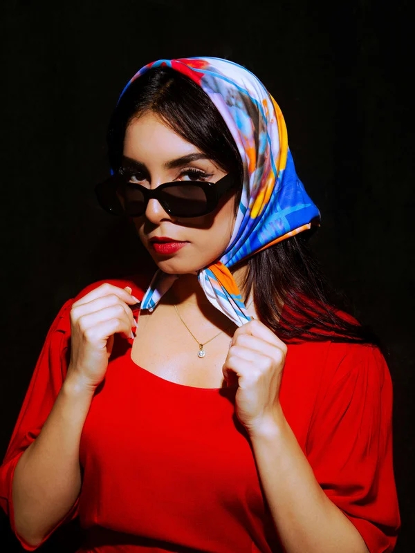 Layer-a-Thin-Scarf-Over-a-Simple-Spring-Outfit-to-Add-Texture-and-Quiet-Personality-Without-Effort