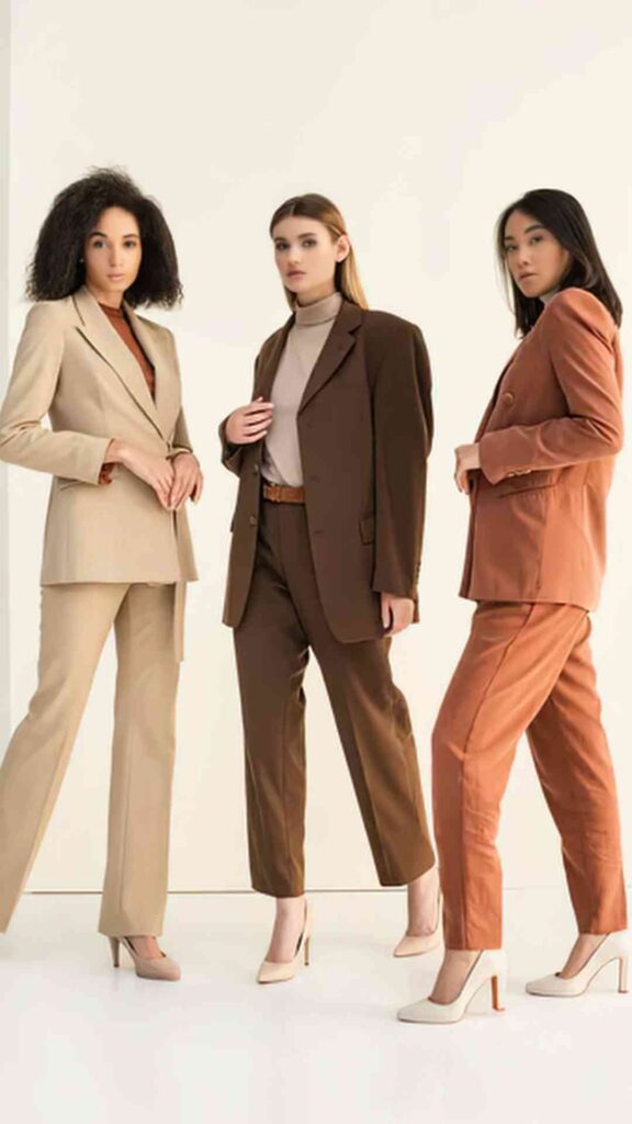 Monochromatic-Outfits-in-Cream-Ivory-or-Soft-Beige-That-Create-a-Clean-and-Seamlessly-Polished-Head-to-Toe-Look