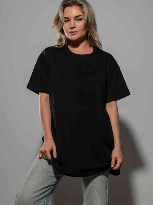 Pair-an-Oversized-Tee-With-Linen-Trousers-for-the-Most-Breathable-Casual-Spring-Outfit