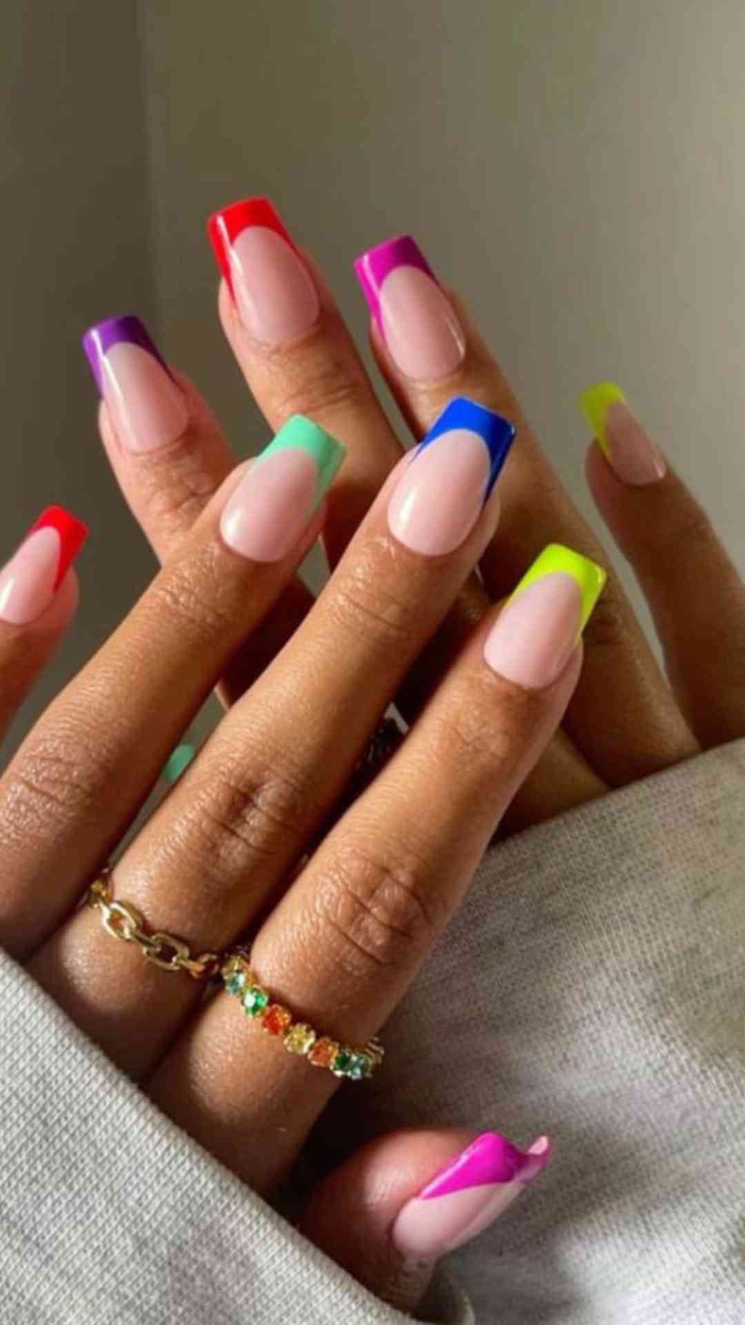 Soft-Pastel-Tips-on-a-Sheer-Milky-Base-That-Feel-Like-Spring-in-the-Most-Delicate-and-Effortless-Way