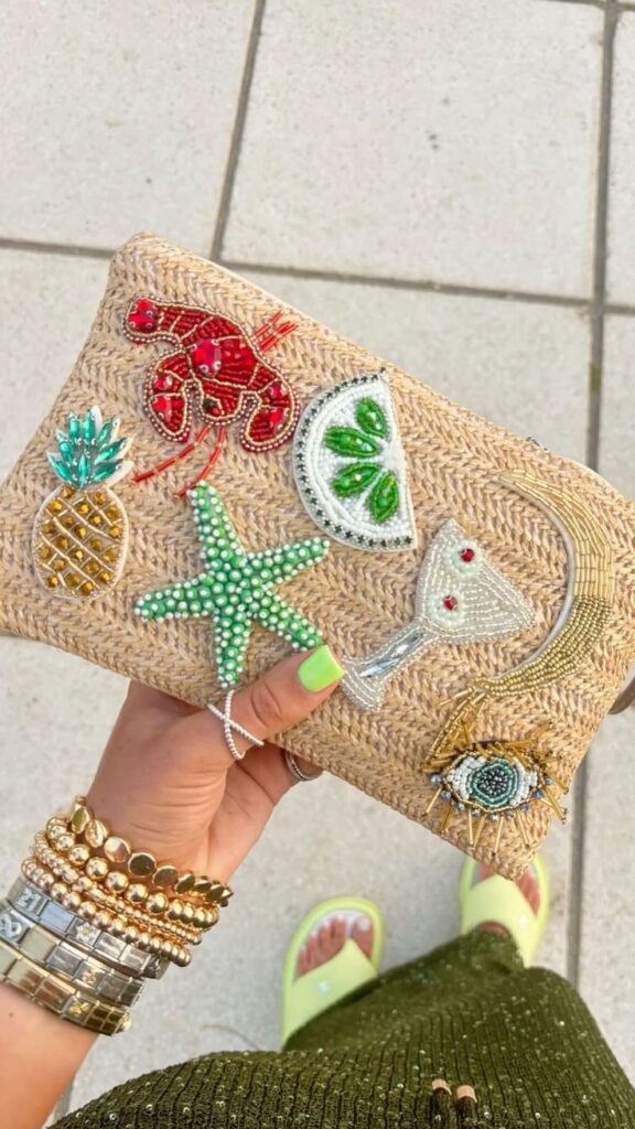 Straw-Bags-or-Decorated-Clutches-summer-arts-and-crafts
