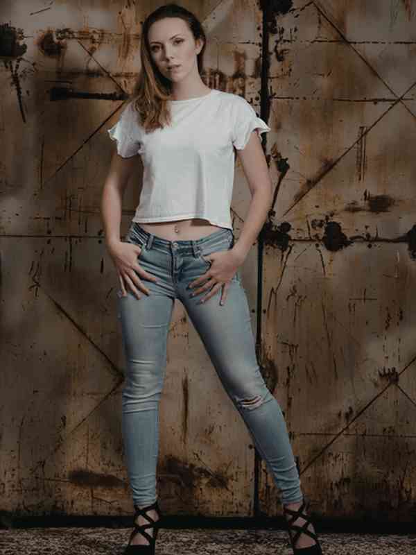 Style-Straight-Leg-Jeans-With-a-White-Broderie-Top-and-Strappy-Flat-Sandals-for-Bright-Spring-Energy