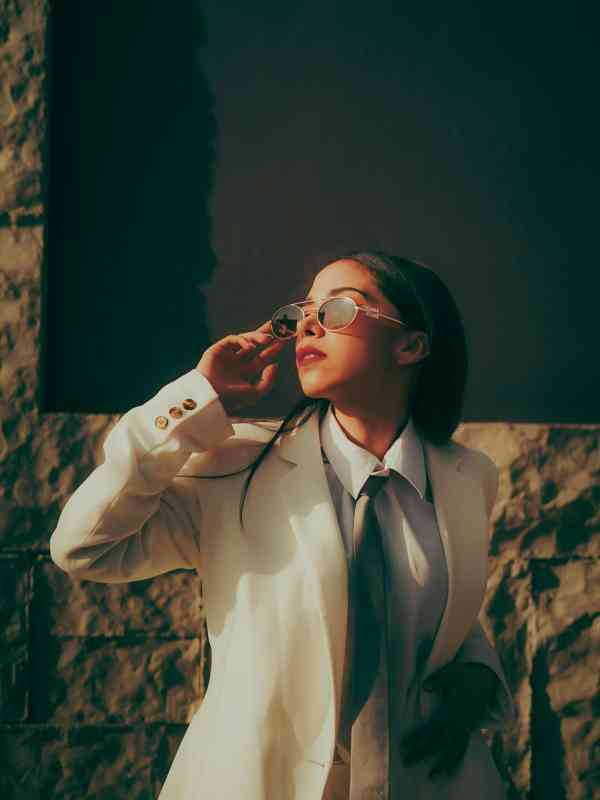 Style-a-Linen-Blazer-Over-a-Simple-Tee-With-Wide-Leg-Trousers-and-Loafers