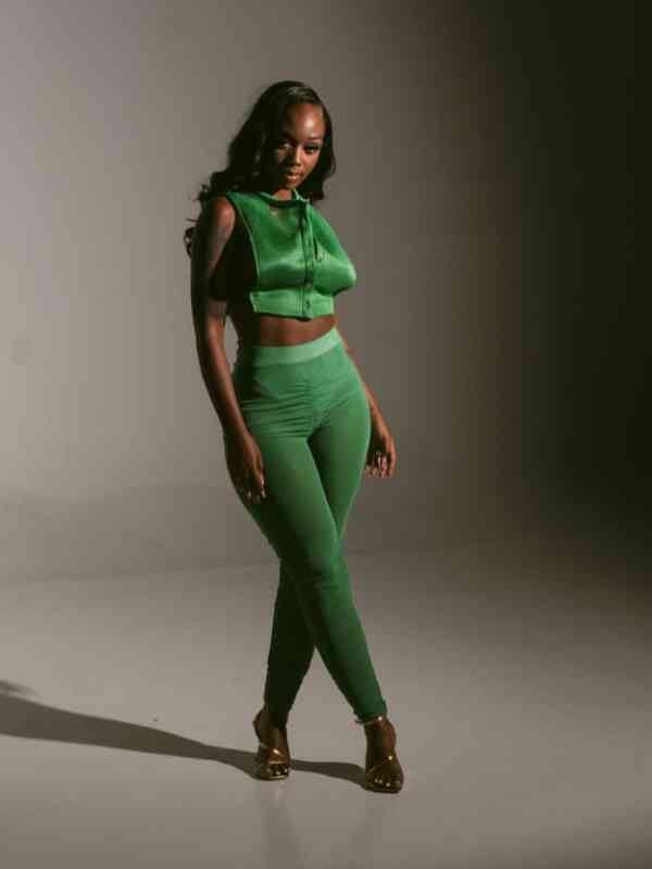 Style-a-Matching-Linen-Co-ord-Set-for-a-Casual-Spring-Work-Outfit