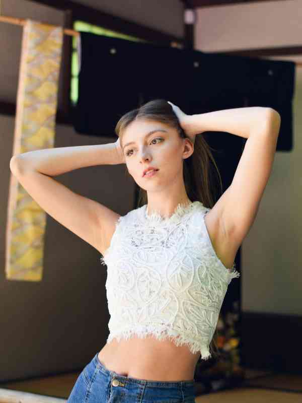 Wear-Cropped Straight-Jeans-With-a-Striped-Top-and-Espadrille-Wedges