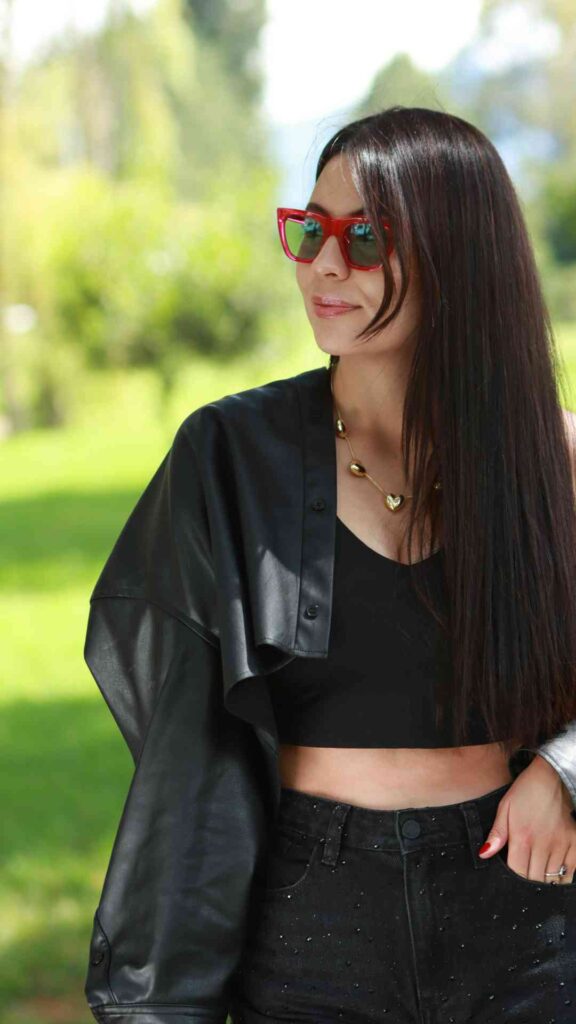 Wear-Your-Jacket-Over-a-Simple-Dress-or-Tank-for-an-Effortless-Layered-Look