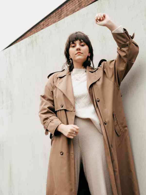Wear-a-Cozy-Hoodie-Under-a-Trench-Coat-for-a-Spring-Outfit