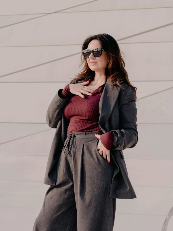 Wear-a-Cropped-Linen-Blazer Over-a-Simple-Tank-and-Tailored Trousers-for-a-Sharp-Spring-School-Outfit