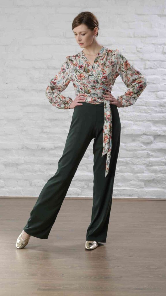 Wear-a-Floral-Blouse-With-Tailored-Trousers-and-Let-Spring-Come-Into-the-Office-With-You