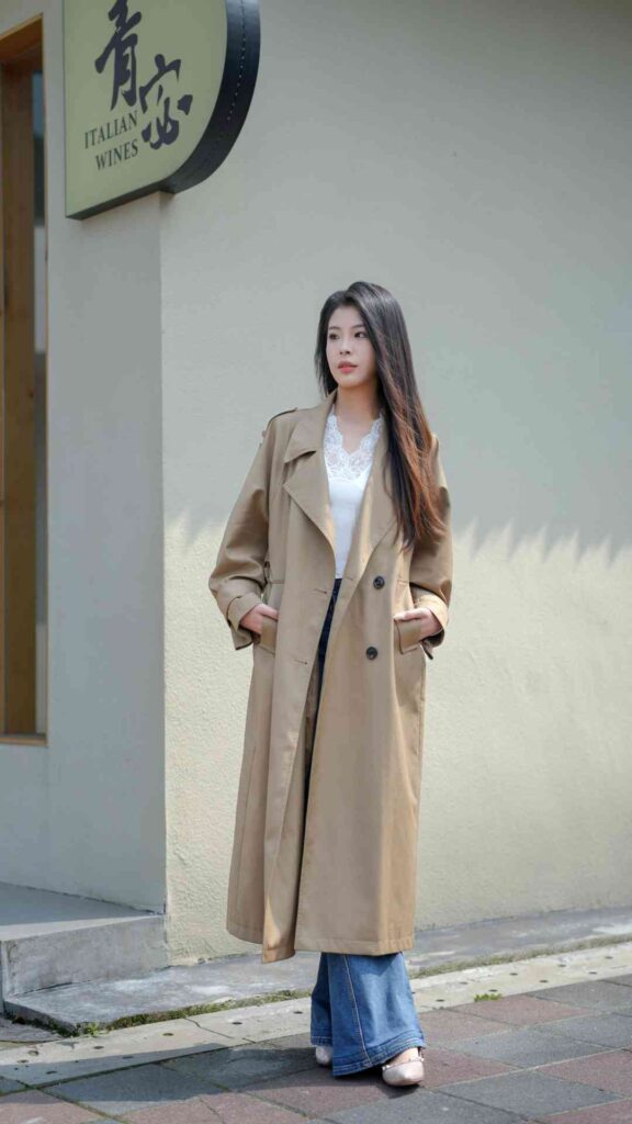 Wear-a-Trench-Coat-Over-Your-Jeans-and-a-Simple-Tee-for-a-Classic-Spring-Layering-Look-That-Never-Goes-Out-of-Style