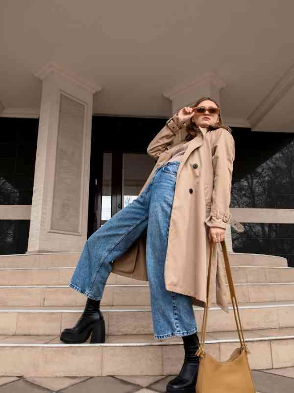 Wear-a-Trench-Coat-With-Straight-Leg-Jeans-and-Ballet-Flats