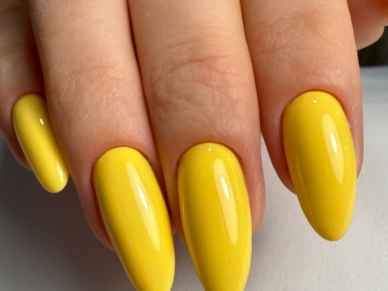 Yellow-Almond-Nail-Ideas