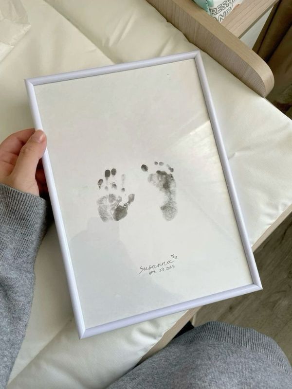 Baby-Handprint-Keepsake-That-Freezes-This-Tiny-Moment-in-Time