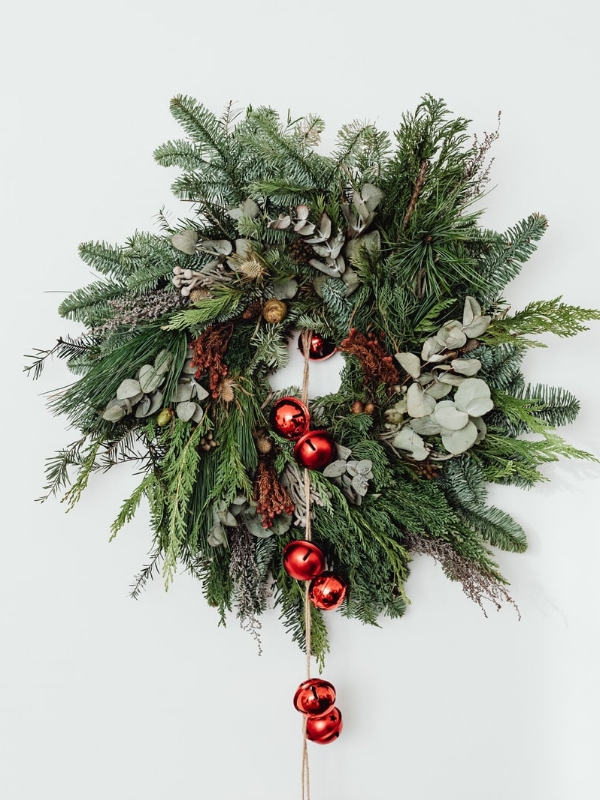 Create-a-Patriotic-Greenery-Wreath-With-Boxwood-or-Eucalyptus-and-Red-and-Blue-Accents-4th-of-july-wreath