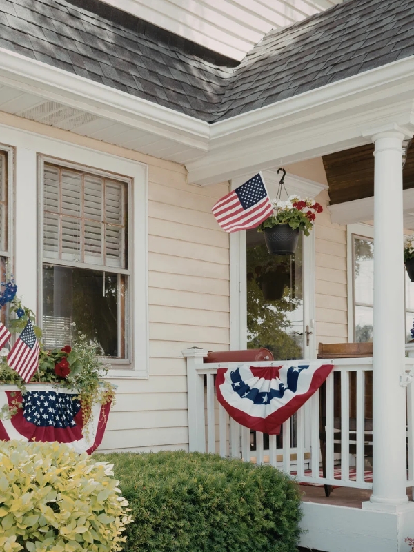 Create-a-Patriotic-Wooden-Pallet-Sign-for-Your-Porch-or-Garden-That-Looks-Handmade