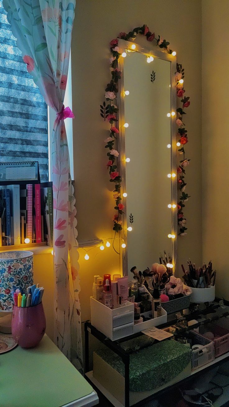DIY-Mirror-Frame-Room-Decor