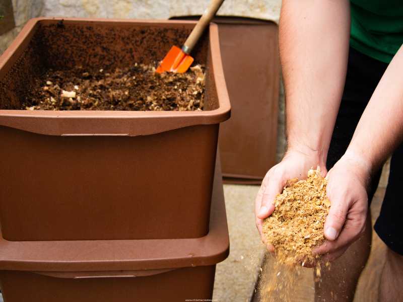 DIY-Worm-Compost-Bin
