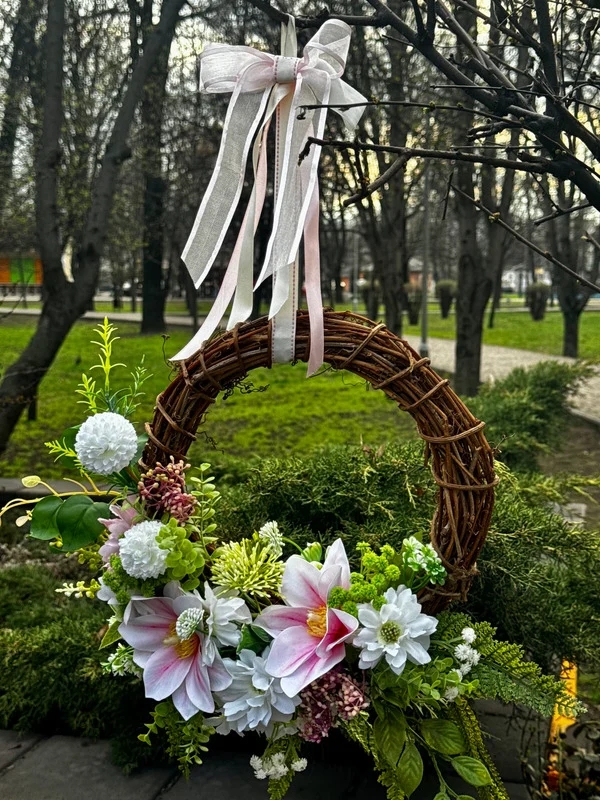 Design-a-Layered-Mixed-Material-Wreath-With-Mesh-Ribbon
