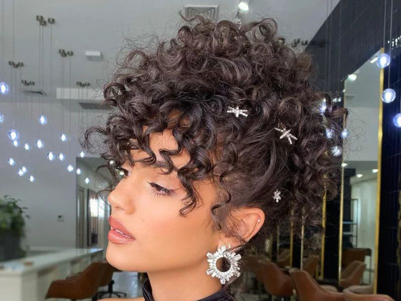 Featured-image-on-Curly-Updos-Youll-Wear-on-Repeat