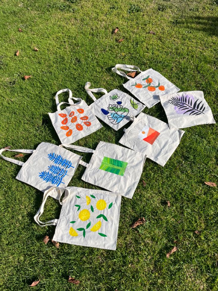 Hand-Painted-Tote-Bags-Cute-Summer-Crafts