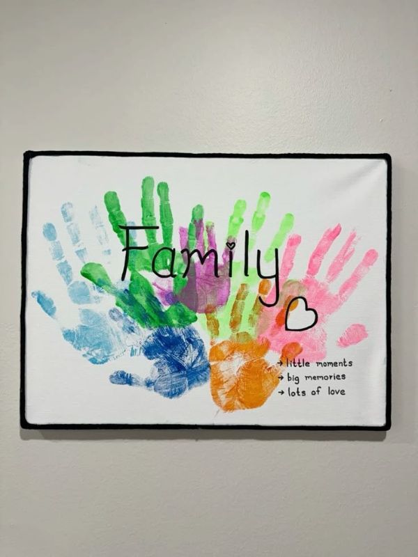 Handprint-Memory-Canvas-That-Captures-This-Exact-Moment-in-Time
