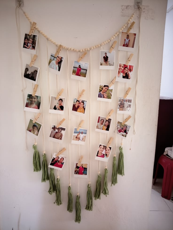 Hanging-Polaroid-String-Display