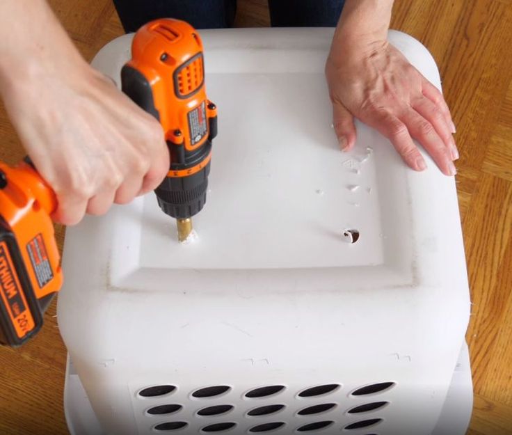 Laundry-Basket-DIY-Worm-Compost-Bin