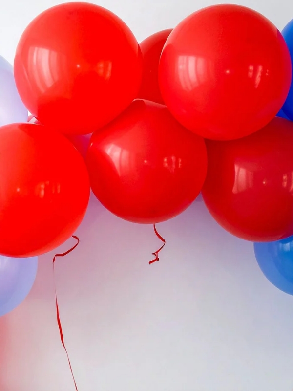 Make-a-Patriotic-Balloon-Garland-in-Red-White-and-Blue