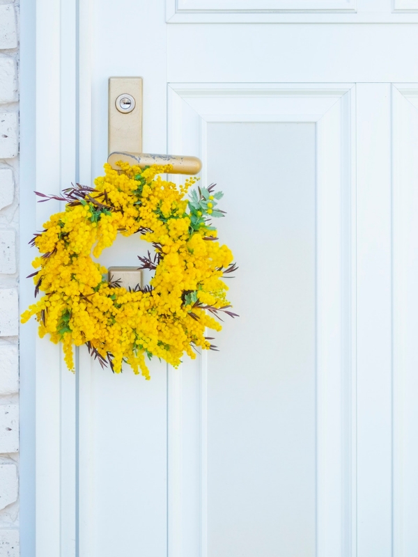 Making-a-Sunflower-Wreath-for-Your-Front-Door-That-Brings-the-Warmth