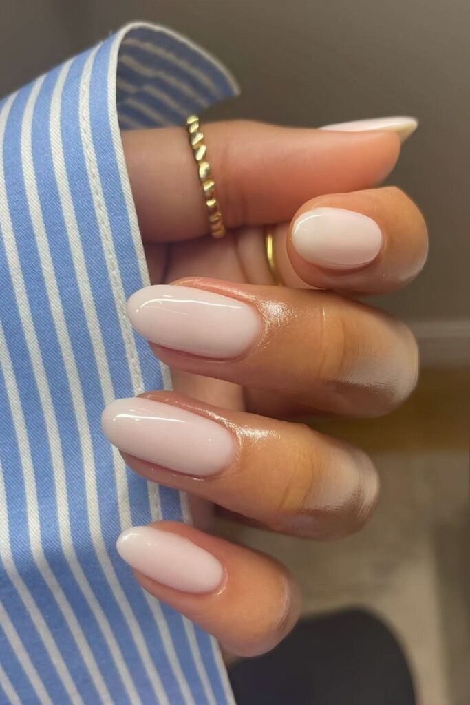  Milky-White-Nails-summer-nail-ideas