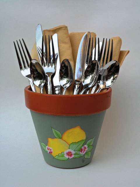 Mini-Terra-Cotta-Pot-Holders-for-Everyday-Essentials