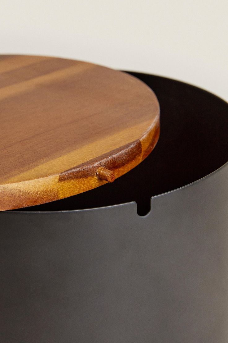 Modern-Black-With-Wooden-Lid.