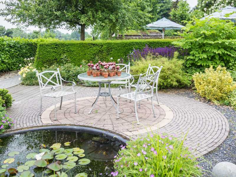 Modern-Minimalist-DIY-Pond-Design