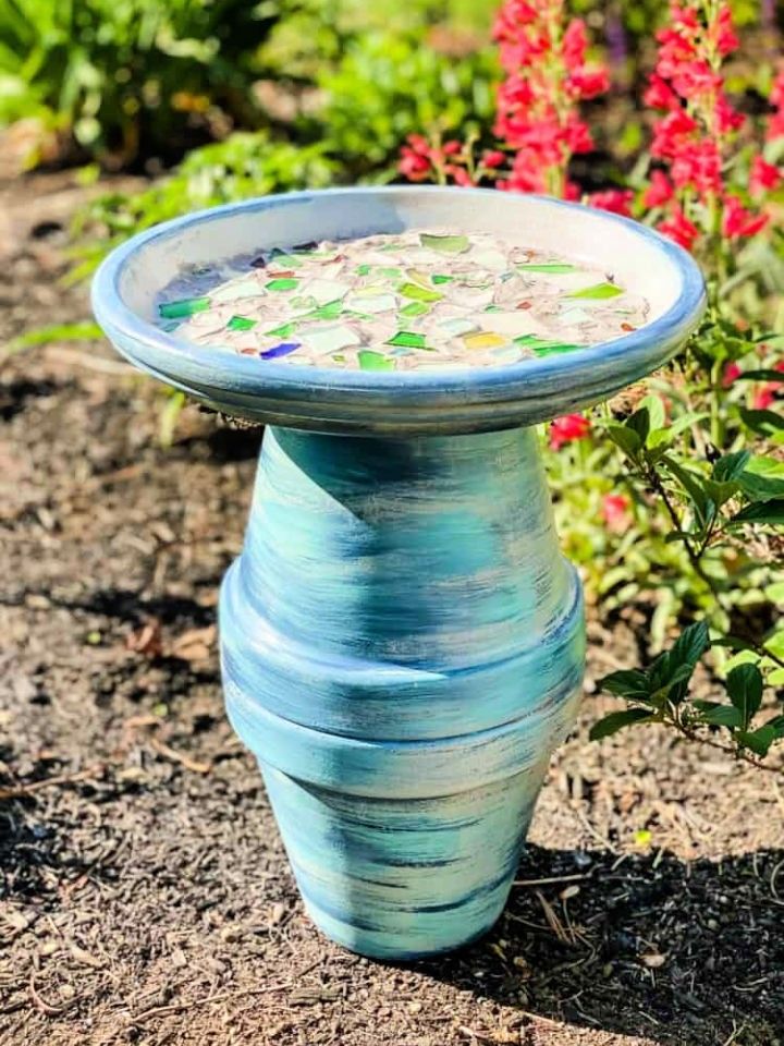 Mosaic-Inspired-DIY-Bird-Bath-Dollar-Store-Using-Dollar-Store-Gems-and-Bowls