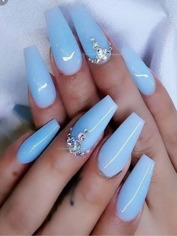 Ocean-Blue-Nails-That-Bring-the-Beach-Straight-to-Your-Fingertips