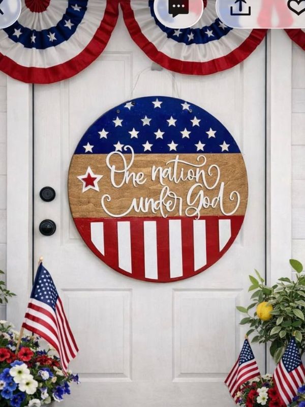 Patriotic-Wood-Door-Hanger-That-Makes-Your-Front-Door-Impossible-to-Miss