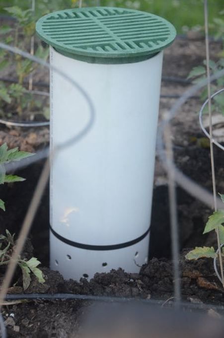 Raised-Garden-Bed-Worm-Tower