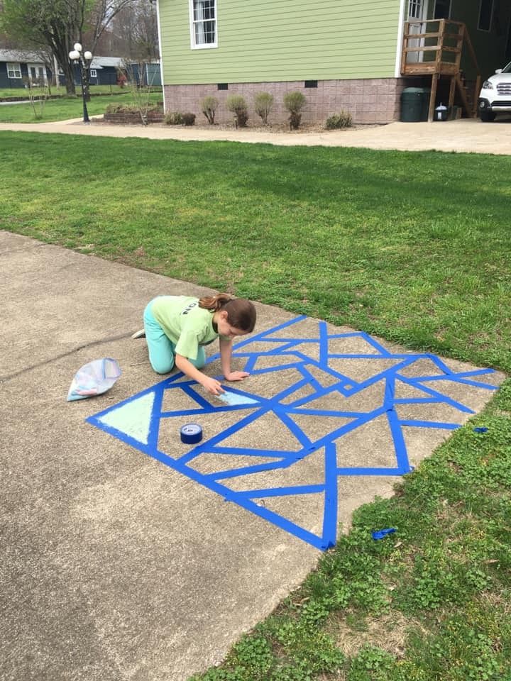 Sidewalk-Chalk-Art-Sessions.-summer-bucket-list-ideas-for-families-with-kids