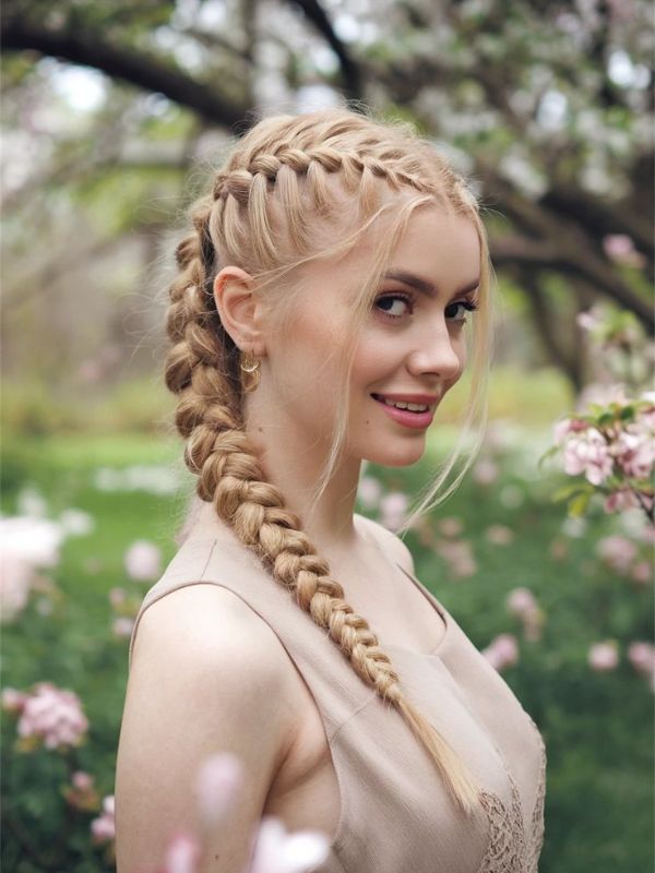 The-Braided-Middle-Middle-Part-Hairstyles-Ideas-That-Look-Gorgeous