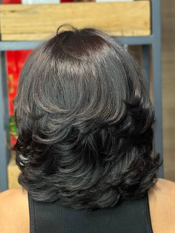 The-Feathered-Layers-Flattering-Short-Layered-Hairstyles-That-Are-Easy-To-Style