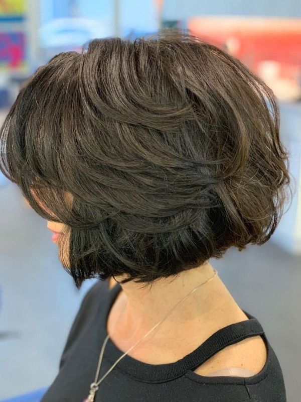 The-Feathered-Wavy-Short-Short-Wavy-Hairstyles