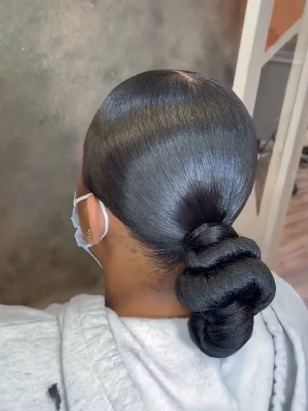 The-Invisible-Hair-Tie-Low-Bun-With-No-Elastic-Show