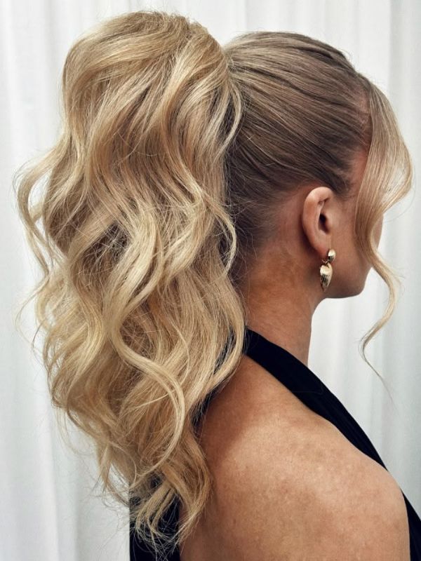 The-Messy-Textured-Pony-Ponytails-For-Curly-Hair