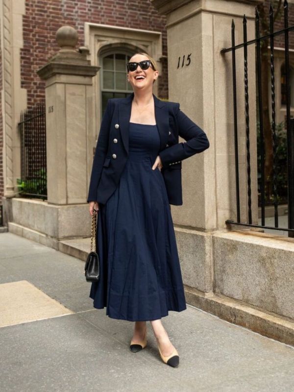 The-Navy-Blue-Maxi-Dress-Outfit-for-an-Elegant-Celebration-Look